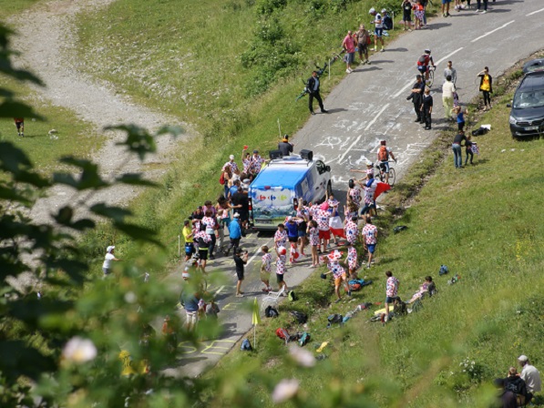 Tour de France - king of the mountains polka dot jersey giveaway Tour de France - king of the mountains polka dot jersey giveaway
