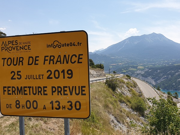 Tour de France in a motorhome - road closures fermetures des routes French Alps Tour de France in a motorhome - road closures sign